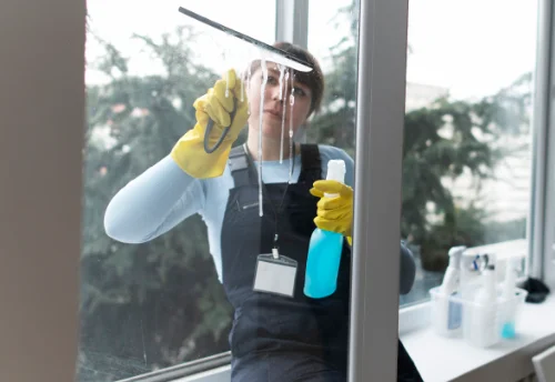 Nettoyage de vitres intérieures et extérieures à Courrières